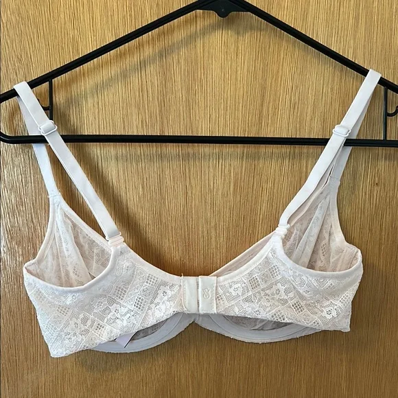 Victoria's Secret Cream Lace Bra Underwire Design - Picture 5 of 5
